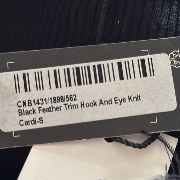 Pretty Little Thing black cropped cardigan feather trim hook and eye Sz S‎ new - Picture 8 of 11